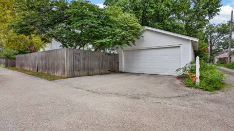 Tiny photo for 1605 E Taylor Street, Bloomington, IL 61701 (MLS # 12693679)