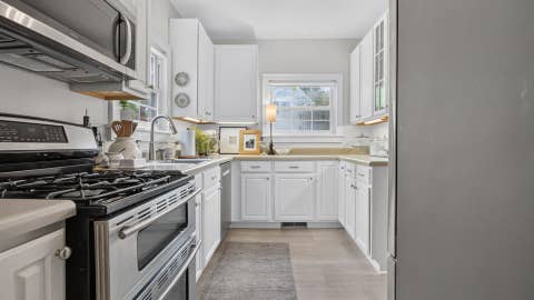 Tiny photo for 1605 E Taylor Street, Bloomington, IL 61701 (MLS # 12693679)