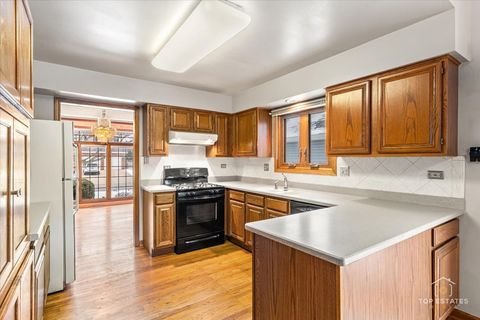 Tiny photo for 1190 Woodcreek Lane, Hoffman Estates, IL 60169 (MLS # 12550268)