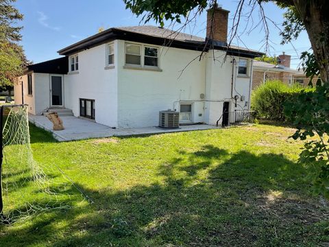 Tiny photo for 7226 N Kildare Avenue, Lincolnwood, IL 60712 (MLS # 12476073)