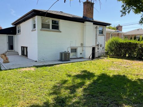 Tiny photo for 7226 N Kildare Avenue, Lincolnwood, IL 60712 (MLS # 12476073)