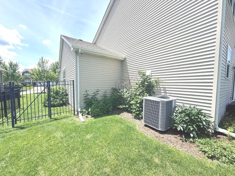 Tiny photo for 327 Shelbourne Road, Volo, IL 60073 (MLS # 12678628)