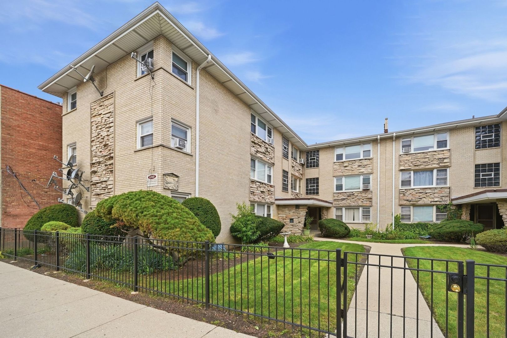 6968 W Diversey Avenue 8