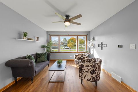 Tiny photo for 373 N Lombard Avenue, Lombard, IL 60148 (MLS # 12490061)