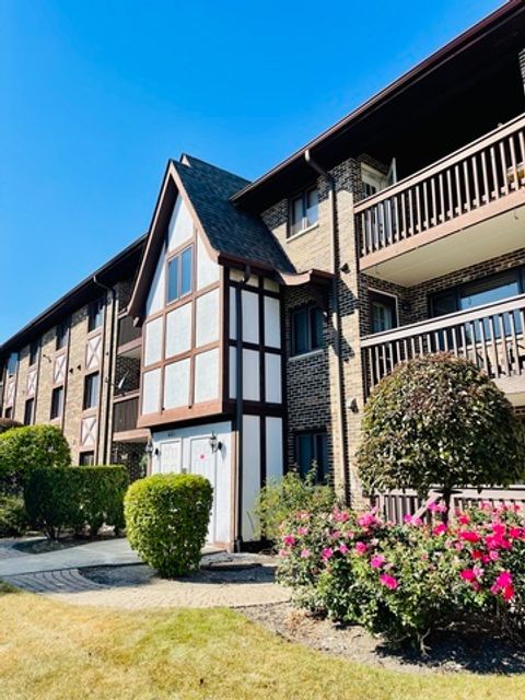 Tiny photo for 5630 W 103rd Street #308, Oak Lawn, IL 60453 (MLS # 12480371)