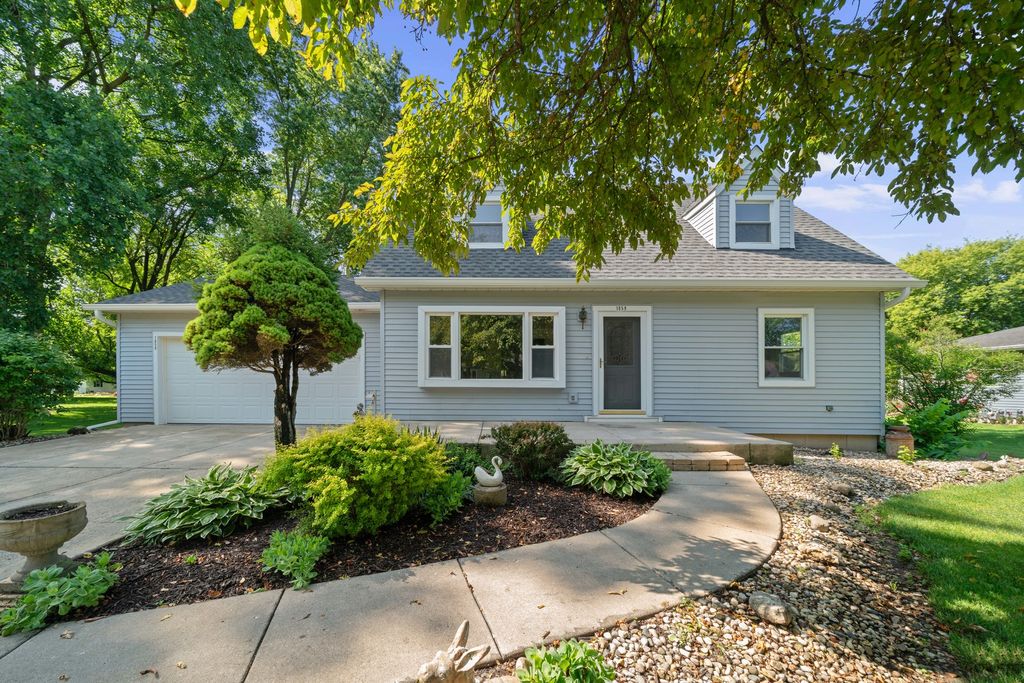 Photo for 1059 Zelma Road, Lake Holiday, IL 60548 (MLS # 12487138)