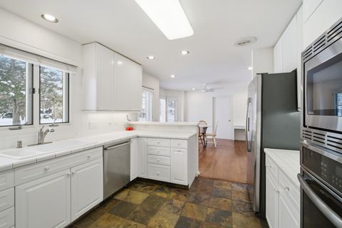 Tiny photo for 336 Rivershire Court, Lincolnshire, IL 60069 (MLS # 12527939)