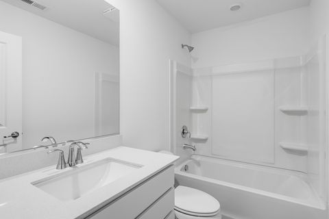 Tiny photo for 426 Red Oak Circle, Volo, IL 60020 (MLS # 12633090)