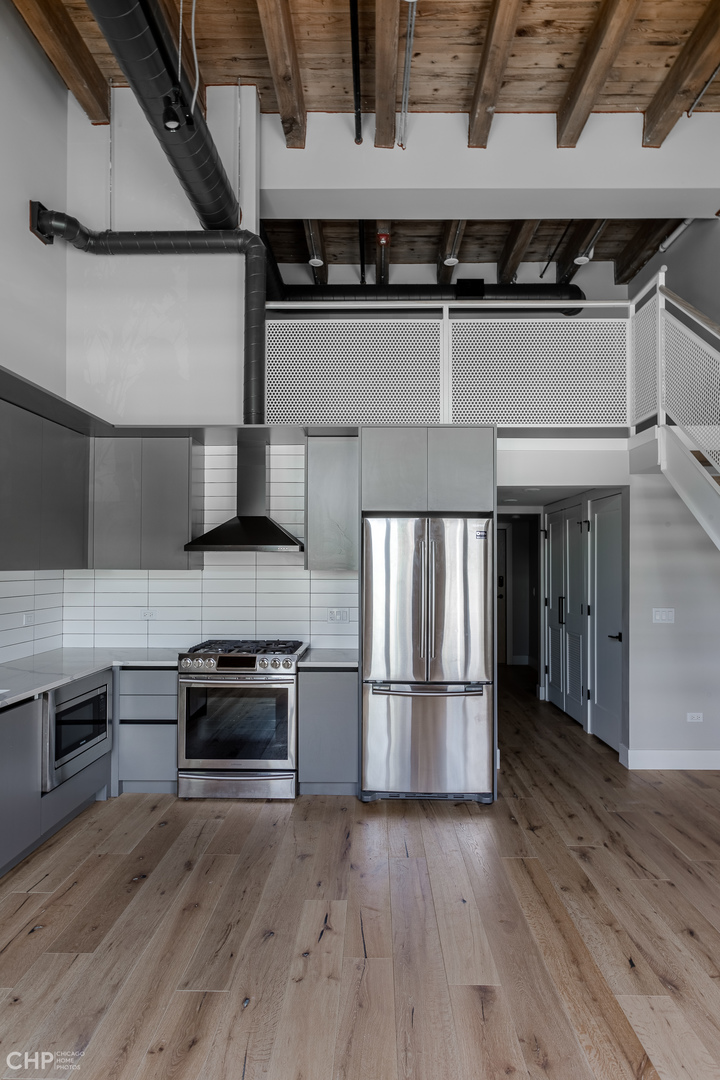 729 N Sangamon Street 402