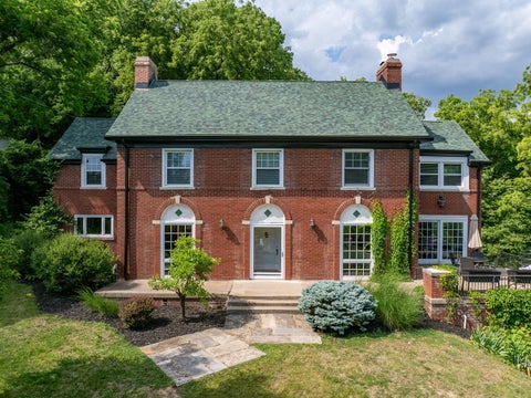 Photo of 40 Edgehill Terrace, Davenport, IA 52803 (MLS # 12670899)