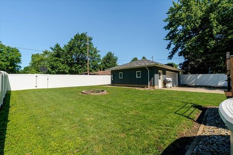 Tiny photo for 304 S Monroe Street, Mackinaw, IL 61755 (MLS # 12671679)