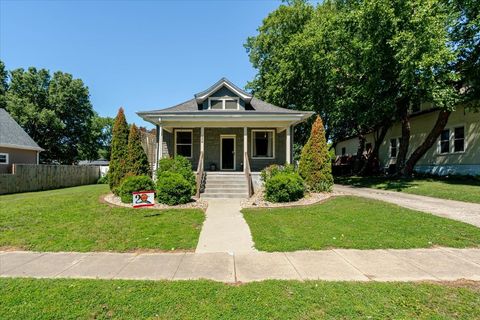 Photo of 304 S Monroe Street, Mackinaw, IL 61755 (MLS # 12671679)