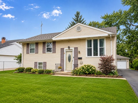 Photo of 909 Cypress Lane, Joliet, IL 60435 (MLS # 12765174)