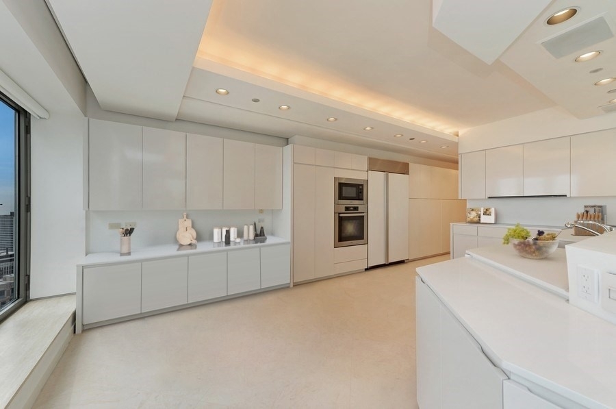 950 N Michigan Avenue 4003