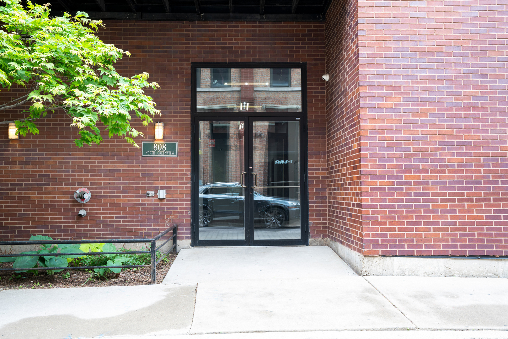 808 N Greenview Avenue 2E