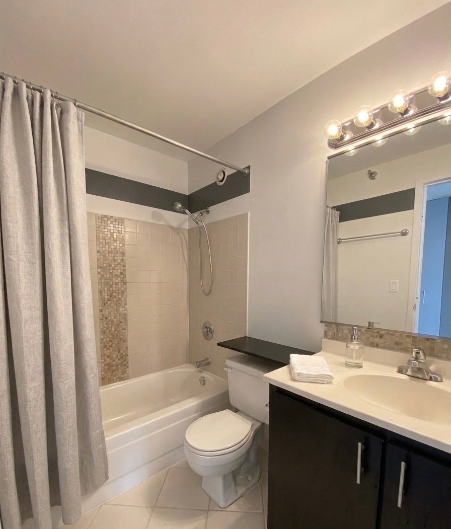 1122 N CLARK Street 1607