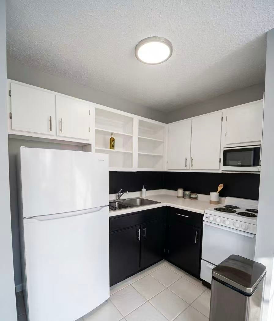 1122 N CLARK Street 1607