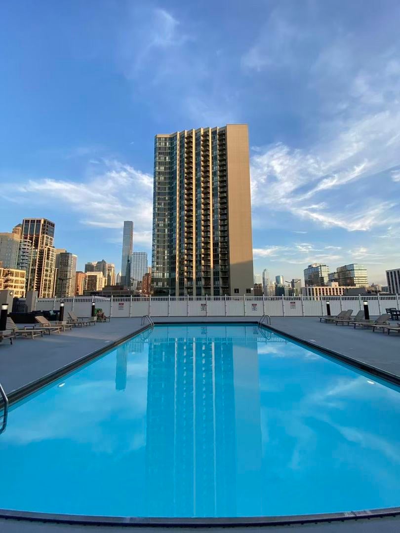 1122 N CLARK Street 1607