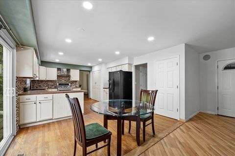 Tiny photo for 1554 Deer Run, Gurnee, IL 60031 (MLS # 12460615)