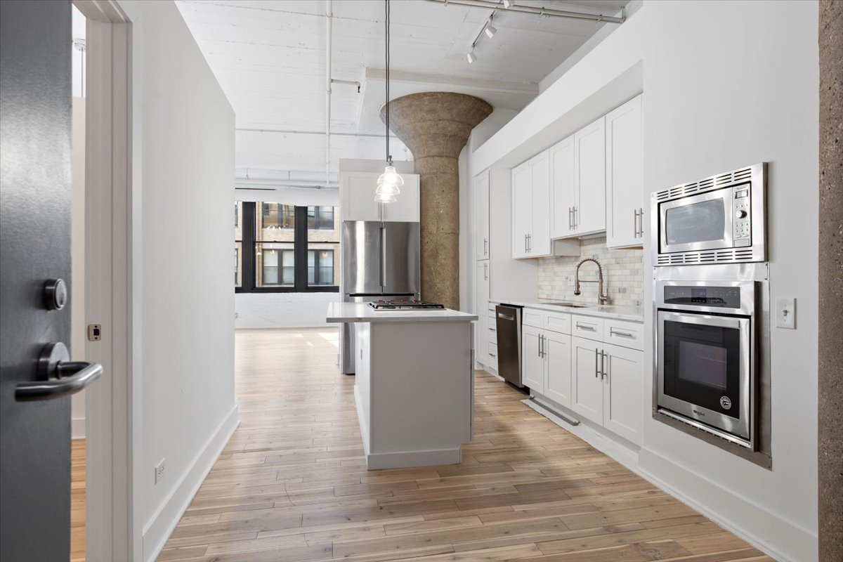 728 W Jackson Boulevard 613