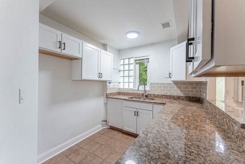 Tiny photo for 7200 Oak Avenue #3NW, River Forest, IL 60305 (MLS # 12552832)