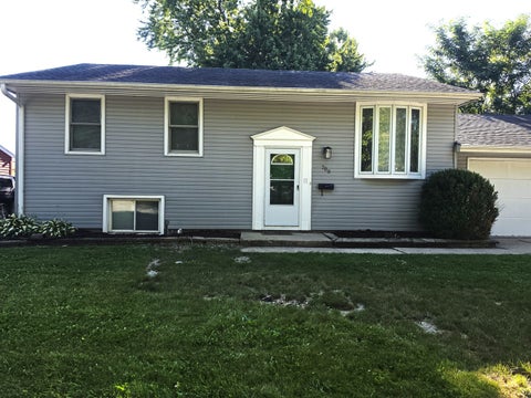 Photo of 709 Parkside Circle, Streamwood, IL 60107 (MLS # 12744638)