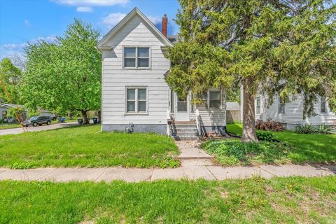 Photo of 706 N Howell Street, Davenport, IA 52802 (MLS # 12625338)