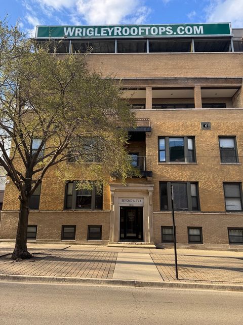 1010 W Waveland Avenue B Chicago IL 60613