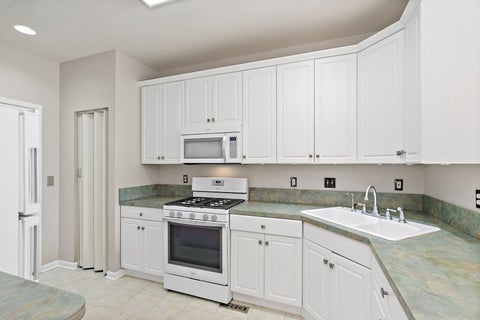 Tiny photo for 1075 Castleshire Drive #1075, Woodstock, IL 60098 (MLS # 12752161)
