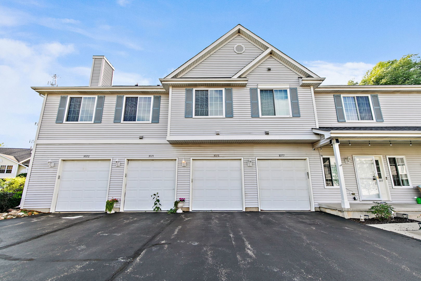 1075 Castleshire Drive 1075
