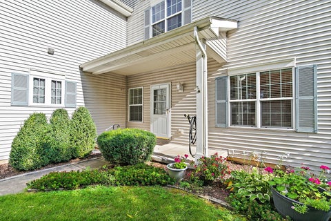 Photo of 1075 Castleshire Drive #1075, Woodstock, IL 60098 (MLS # 12752161)
