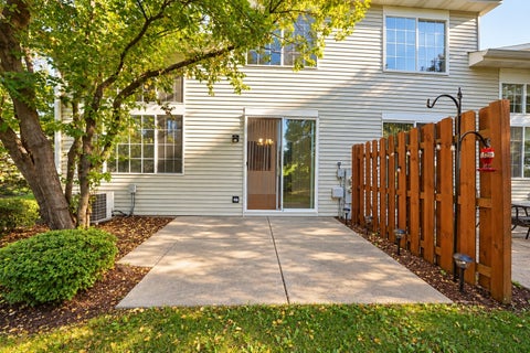 Tiny photo for 1932 BLACKBERRY Lane, Hoffman Estates, IL 60169 (MLS # 12780191)