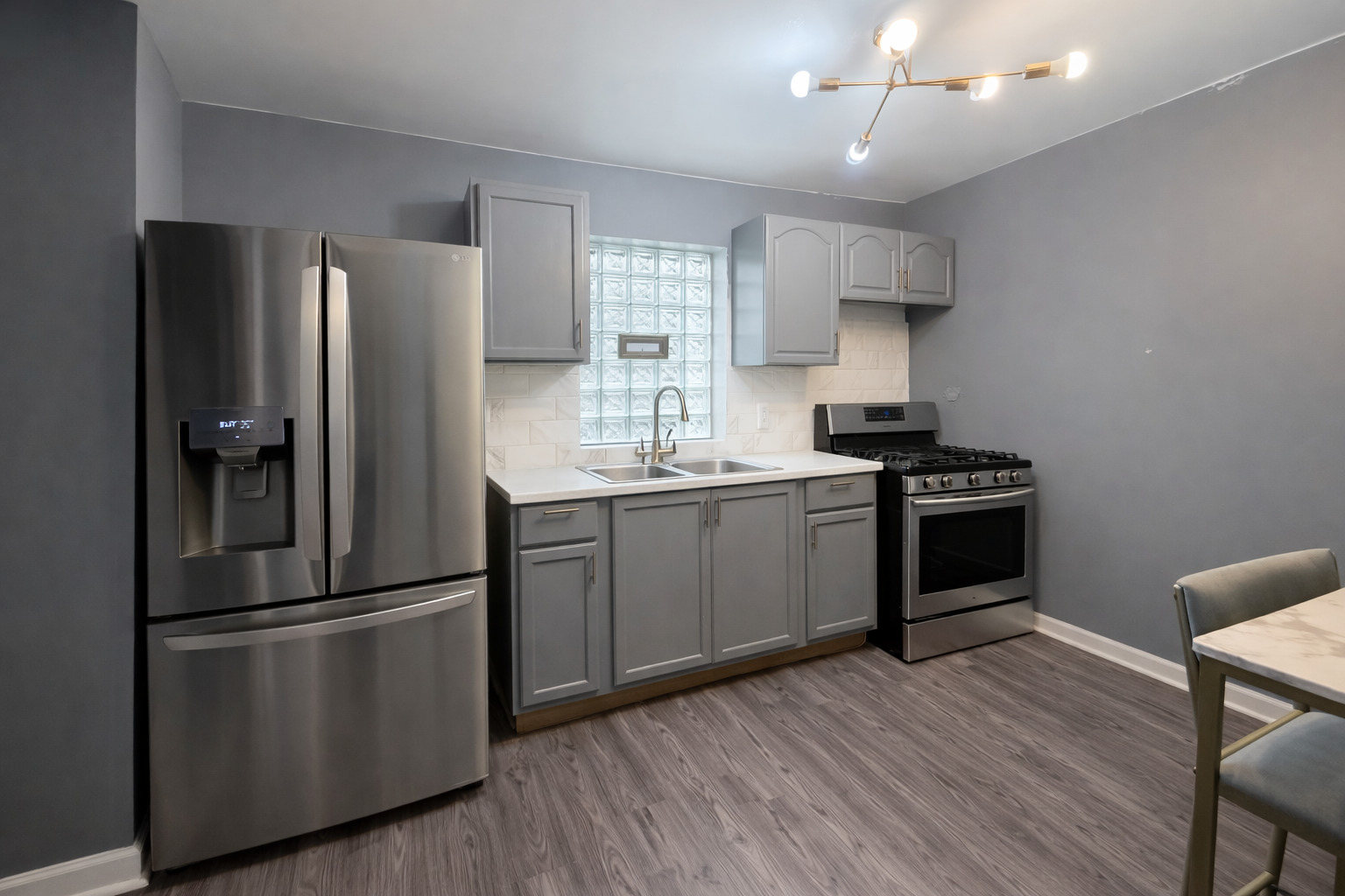 5444 W WALTON Avenue