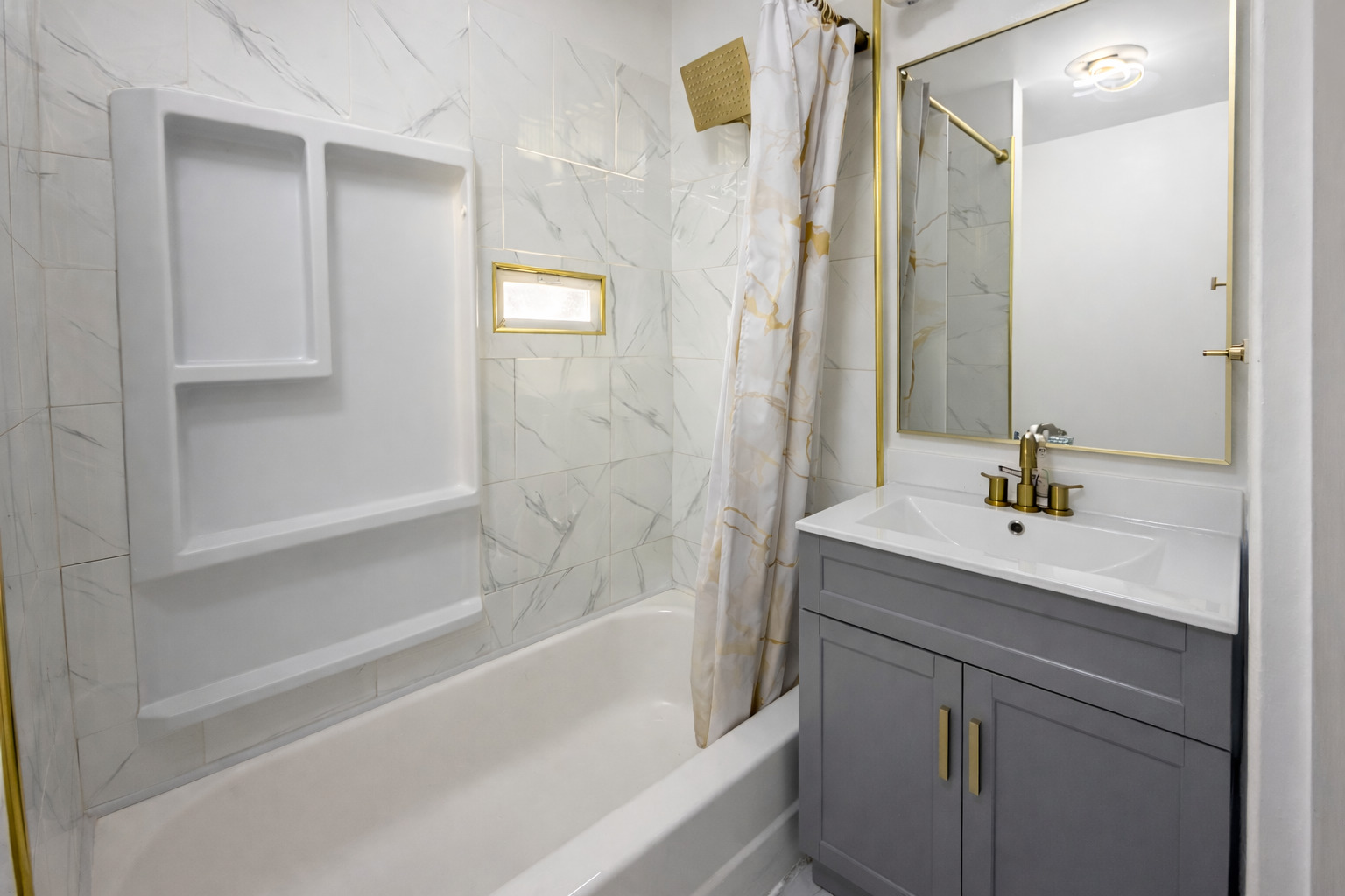 5444 W WALTON Avenue