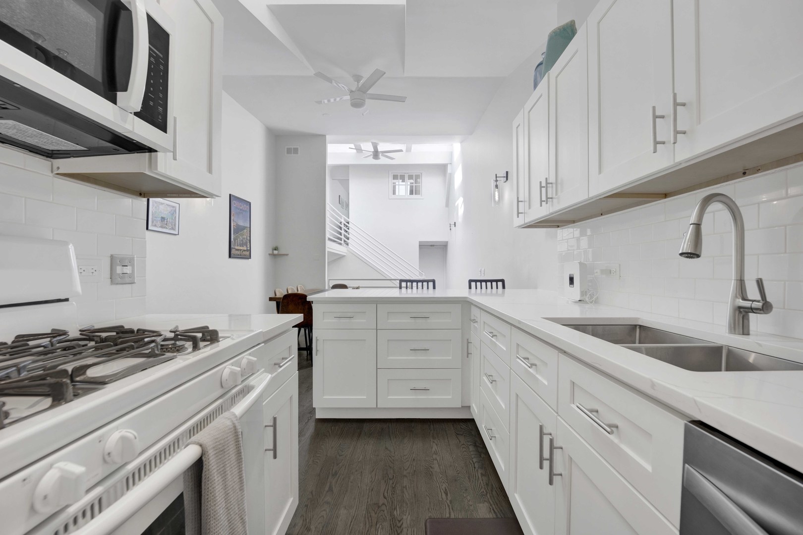 623 W DRUMMOND Place 6