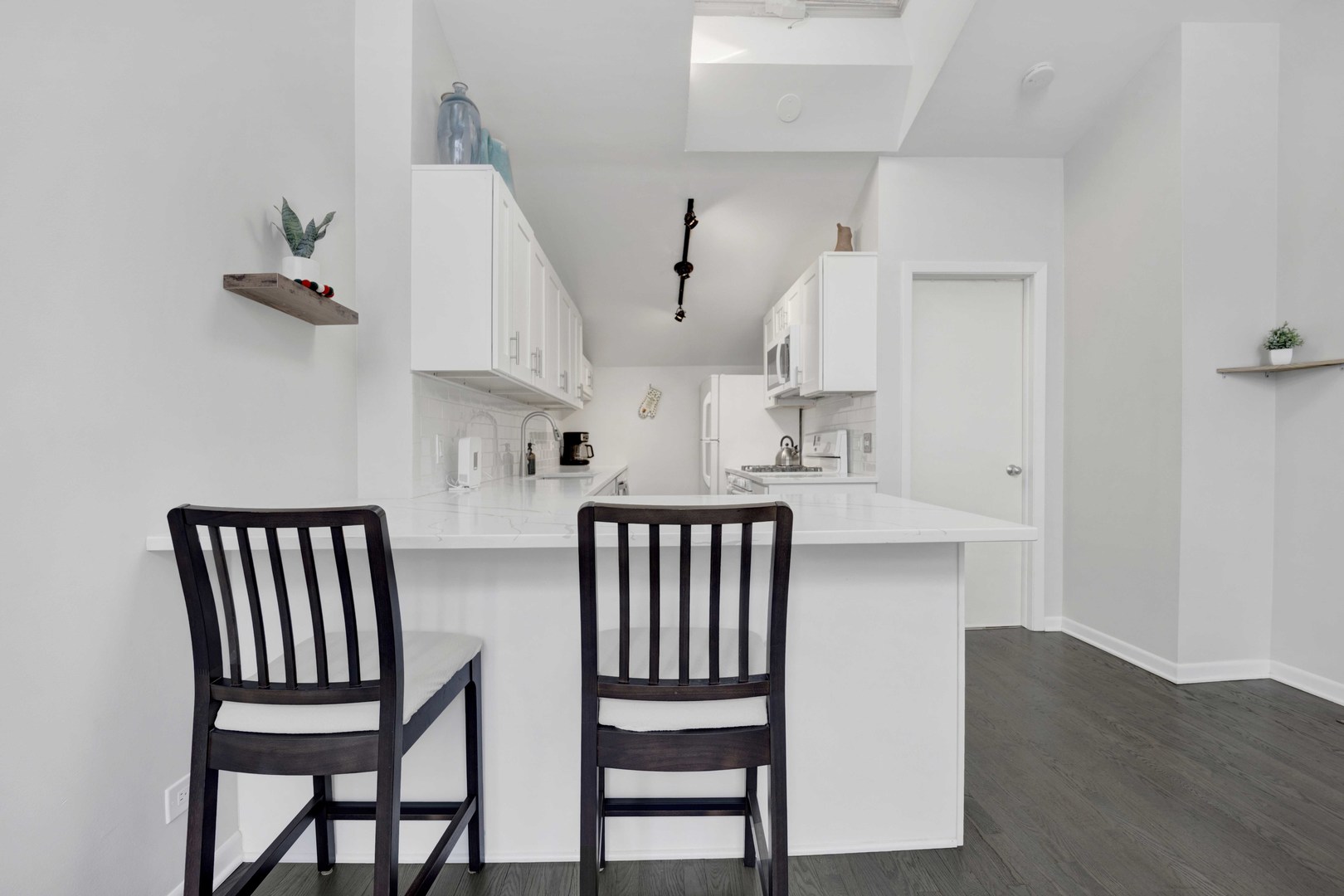 623 W DRUMMOND Place 6