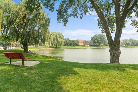 Tiny photo for 9390 Bay Colony Drive #3N, Des Plaines, IL 60016 (MLS # 12438853)