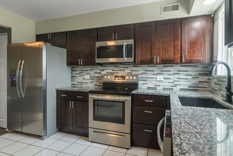 Tiny photo for 9390 Bay Colony Drive #3N, Des Plaines, IL 60016 (MLS # 12438853)