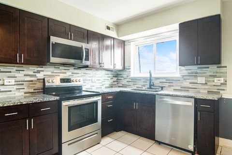 Tiny photo for 9390 Bay Colony Drive #3N, Des Plaines, IL 60016 (MLS # 12438853)