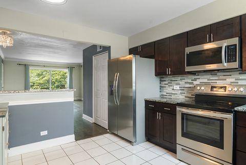 Tiny photo for 9390 Bay Colony Drive #3N, Des Plaines, IL 60016 (MLS # 12438853)