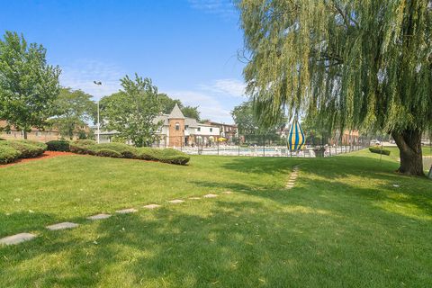 Tiny photo for 9390 Bay Colony Drive #3N, Des Plaines, IL 60016 (MLS # 12438853)