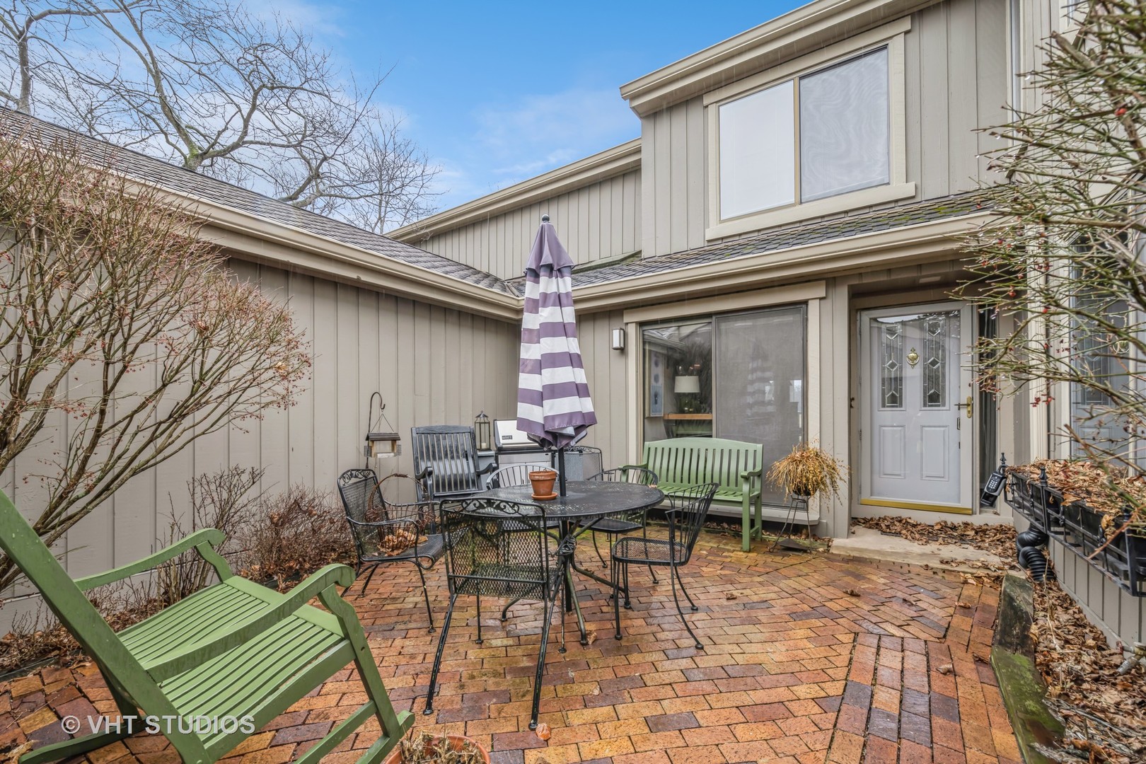 220 N Bluff Court