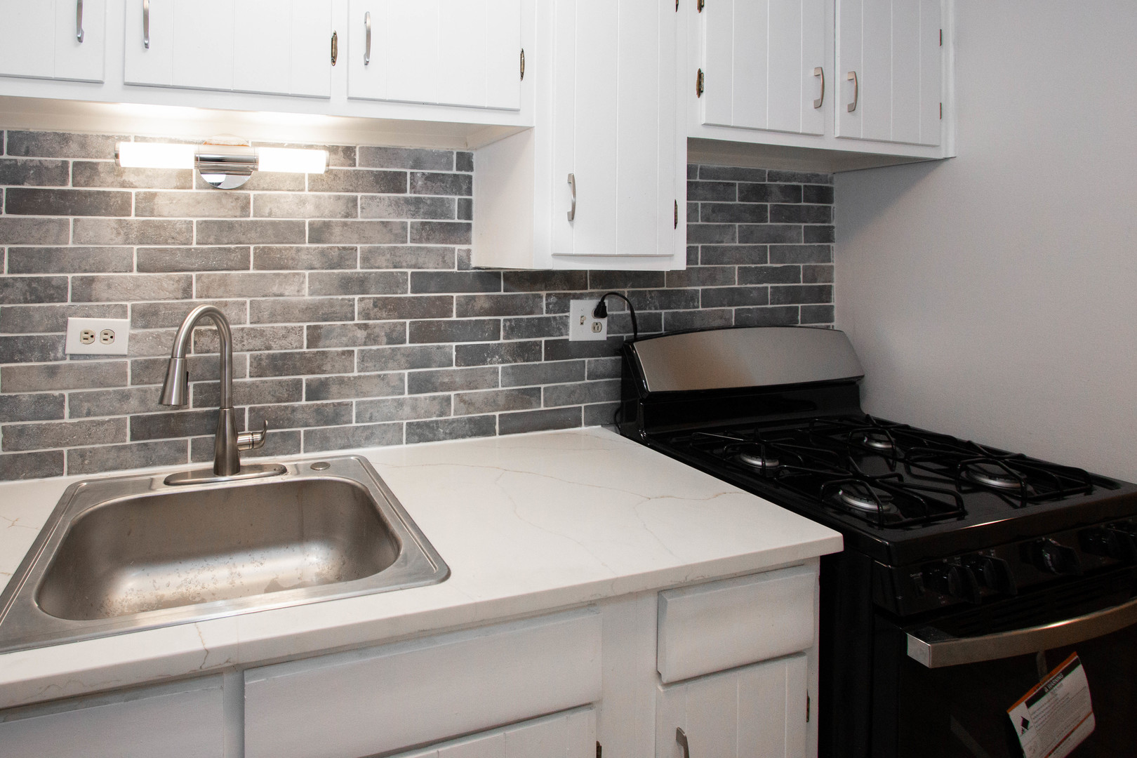 510 W Fullerton Parkway 206