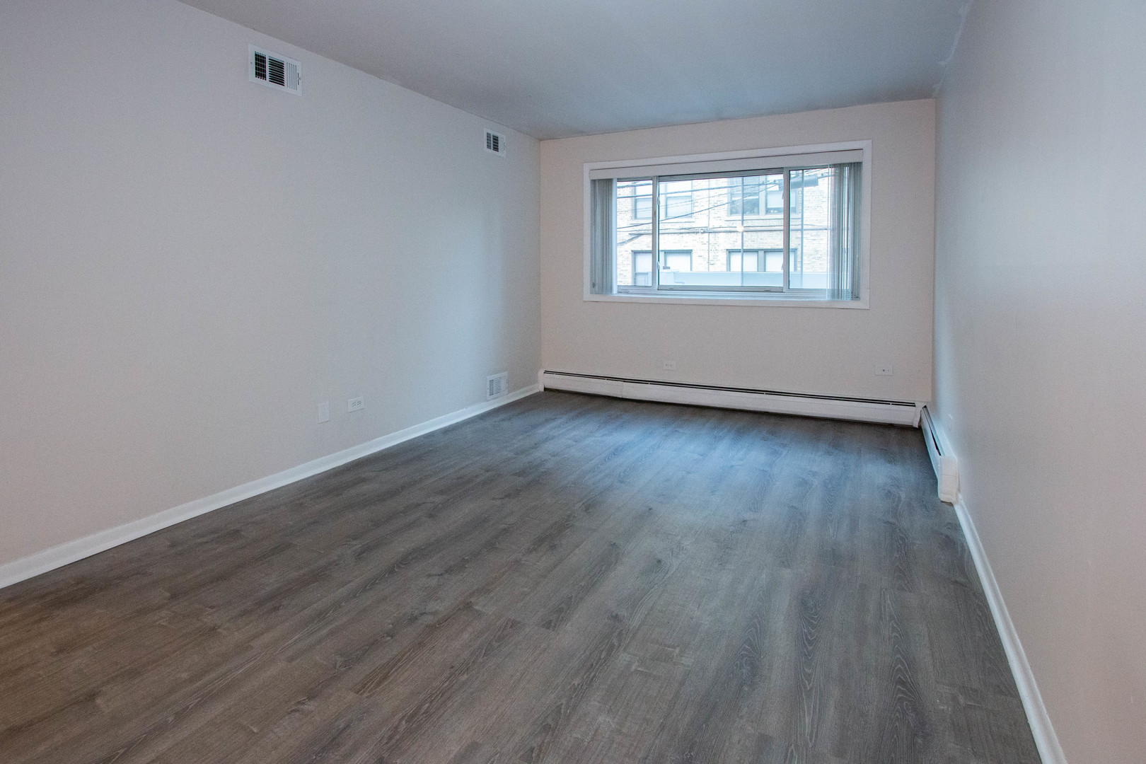 510 W Fullerton Parkway 206