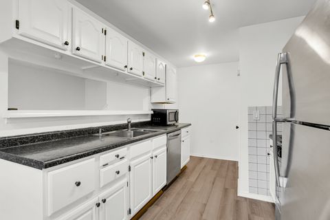 Tiny photo for 1120 Mount Vernon Court #C, Wheaton, IL 60189 (MLS # 12582244)