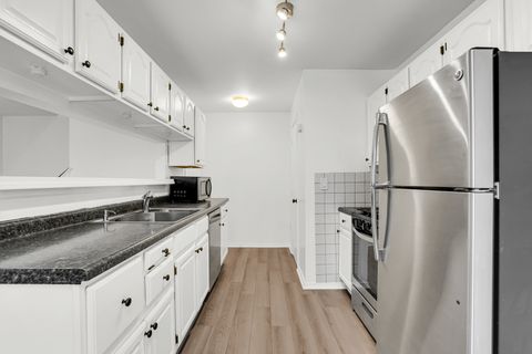 Tiny photo for 1120 Mount Vernon Court #C, Wheaton, IL 60189 (MLS # 12582244)