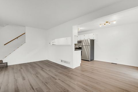 Tiny photo for 1120 Mount Vernon Court #C, Wheaton, IL 60189 (MLS # 12582244)