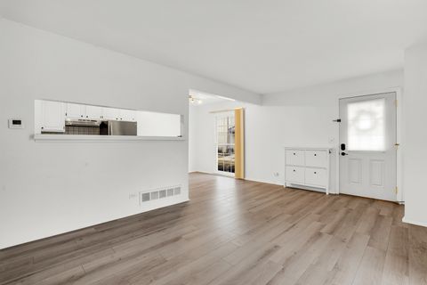 Tiny photo for 1120 Mount Vernon Court #C, Wheaton, IL 60189 (MLS # 12582244)