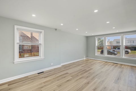Tiny photo for 11256 S Avenue L, Chicago, IL 60617 (MLS # 12775876)