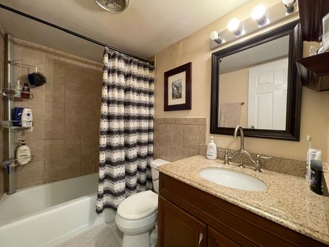 Tiny photo for 832 E Old Willow Road #106, Prospect Heights, IL 60070 (MLS # 12508889)